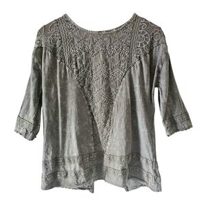 Gimmicks by BKE Elegant and Bohemian Green Lace Women's Top